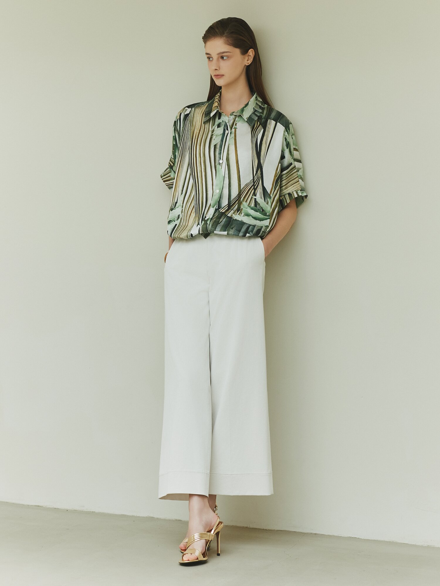 오버핏 새틴 스트링 블라우스 (PRINT GREEN)