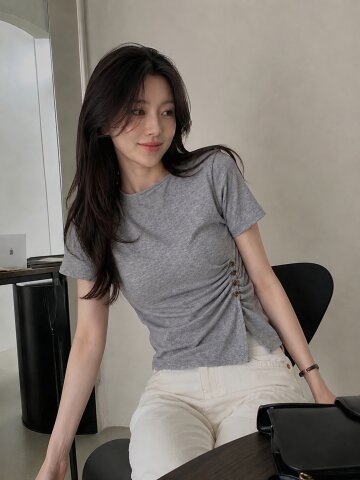 셔링 버튼 장식 카울넥 티셔츠 