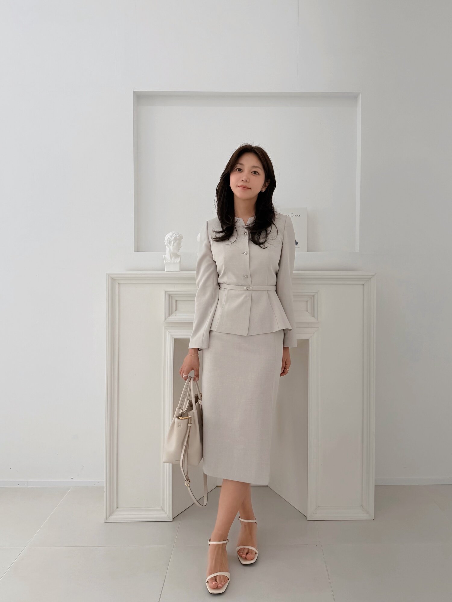 메탈 장식 슬릿 H라인 스커트 (LIGHT BEIGE)
