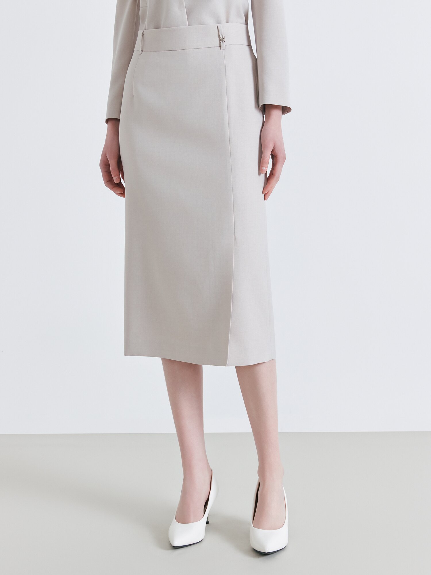 메탈 장식 슬릿 H라인 스커트 (LIGHT BEIGE)