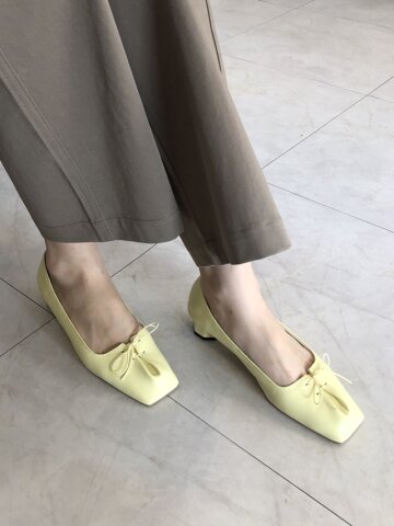 square ribbon urban flat white