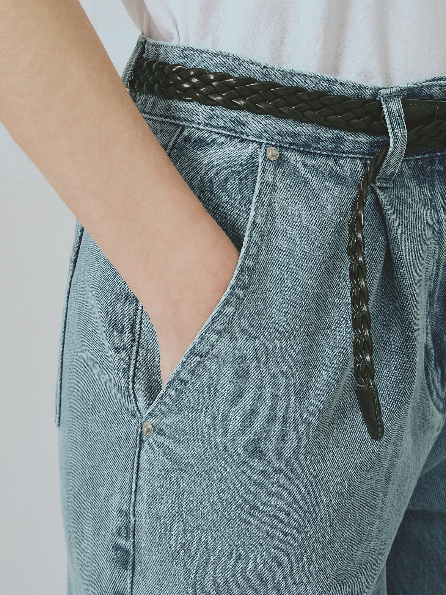 벨티드 원 턱 와이드핏 데님팬츠 (LIGHT BLUE)