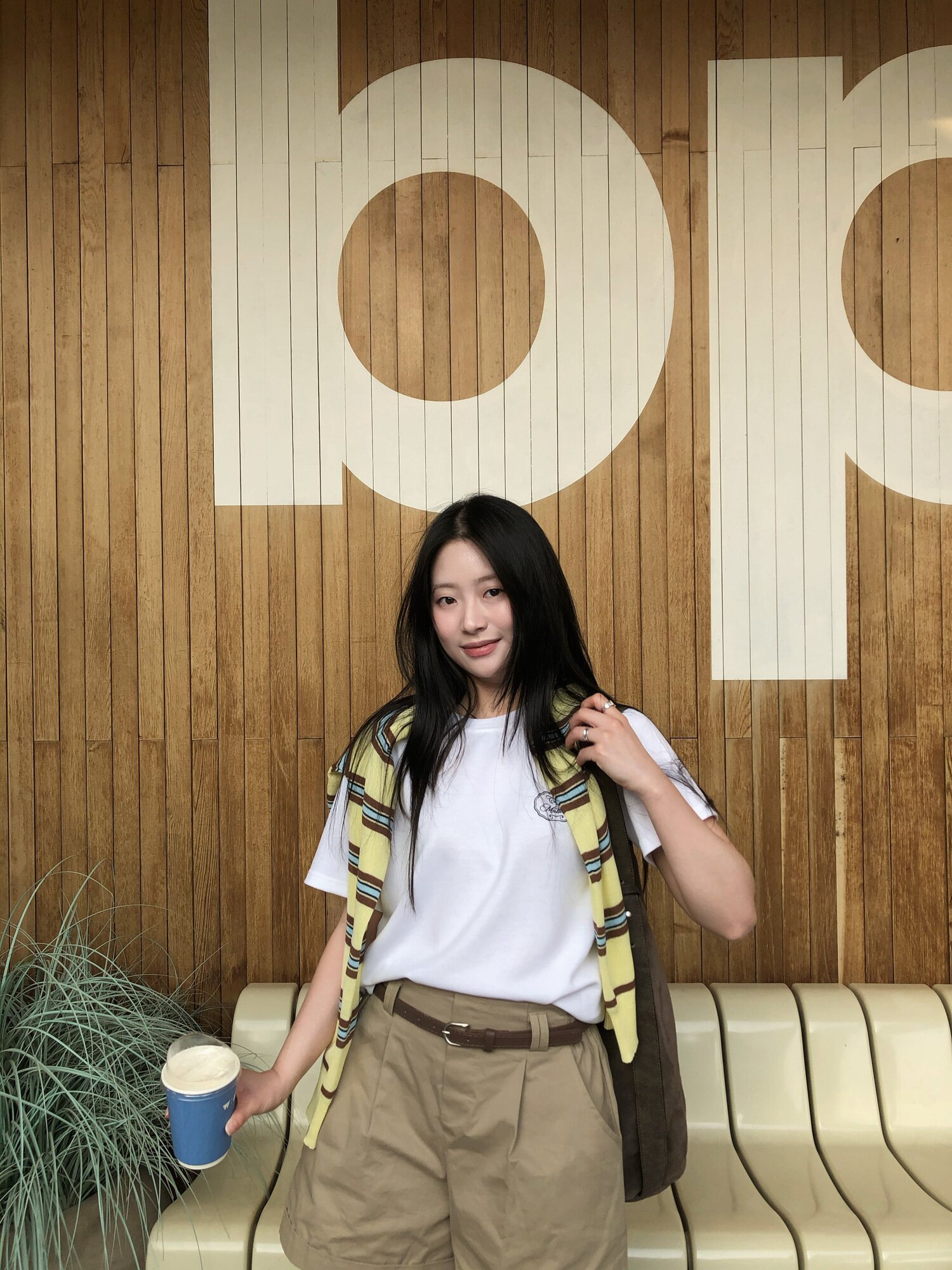 로고 프린팅 라운드넥 티셔츠 (IVORY)