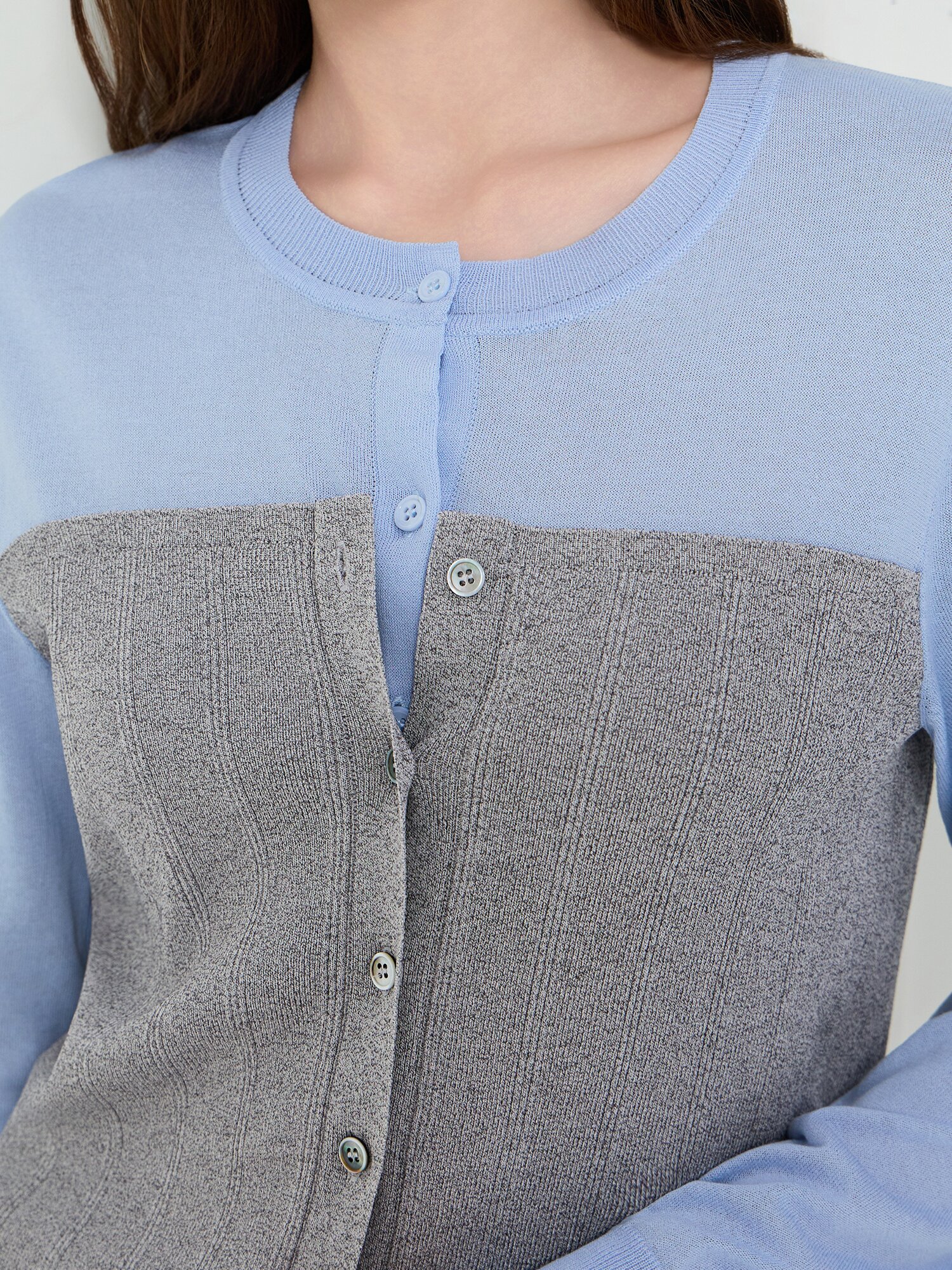 배색 버튼 라운드넥 니트 (GREY)