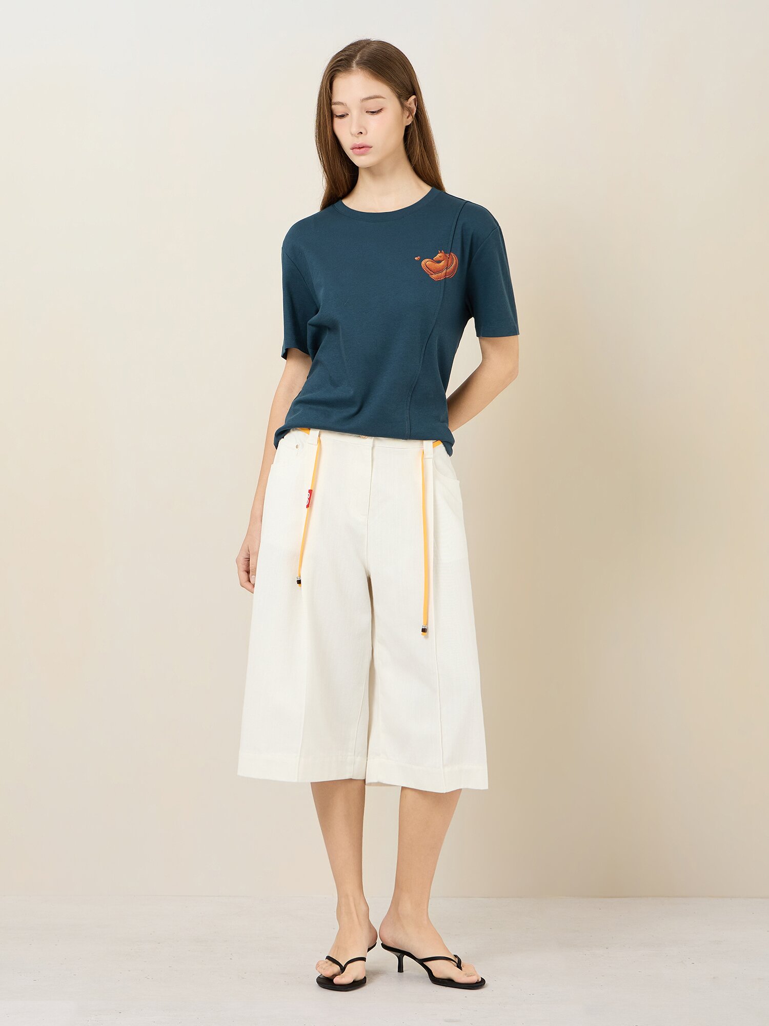 벨티드 원턱 버뮤다 데님 (WHITE)