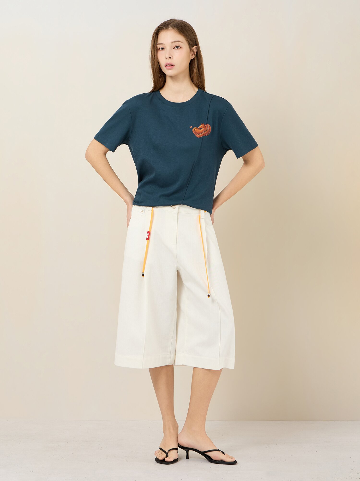 벨티드 원턱 버뮤다 데님 (WHITE)