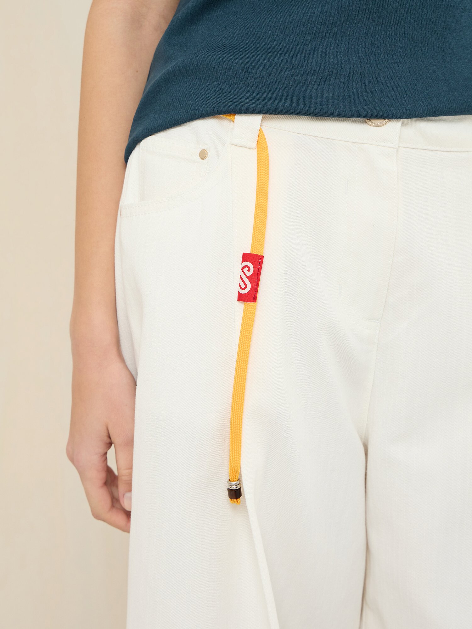 벨티드 원턱 버뮤다 데님 (WHITE)