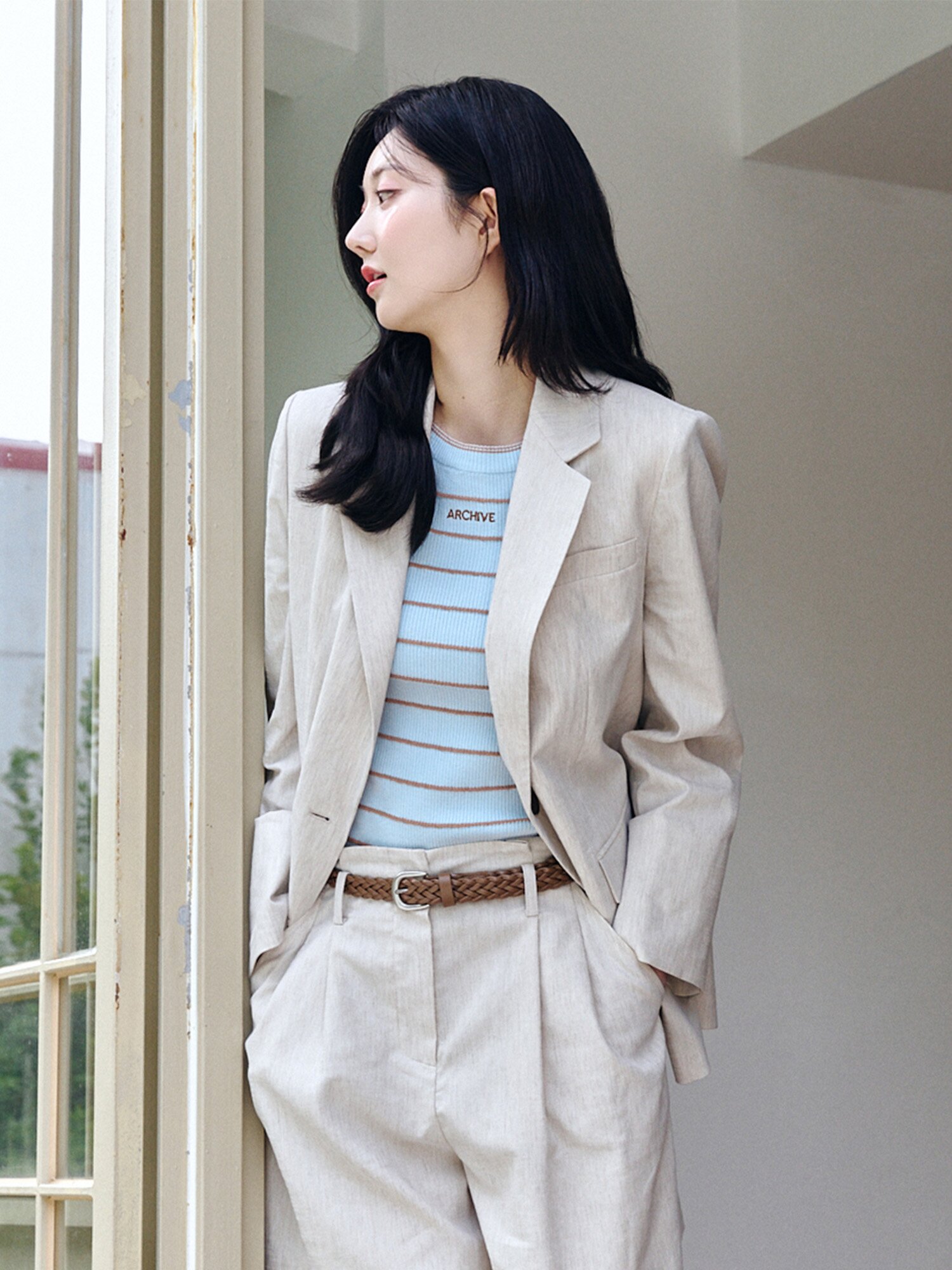 린넨 백 리본 슬릿 싱글 재킷 (BEIGE)