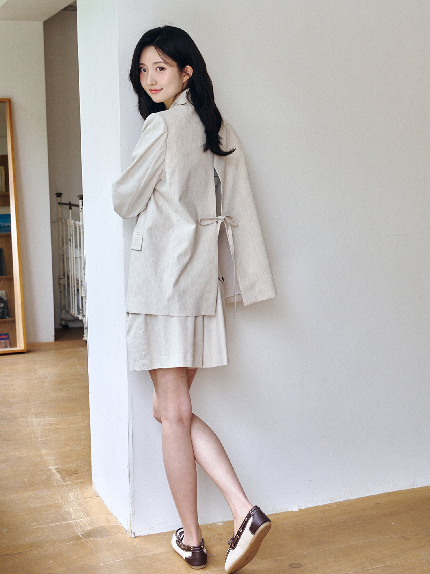 린넨 백 리본 슬릿 싱글 재킷 (BEIGE)