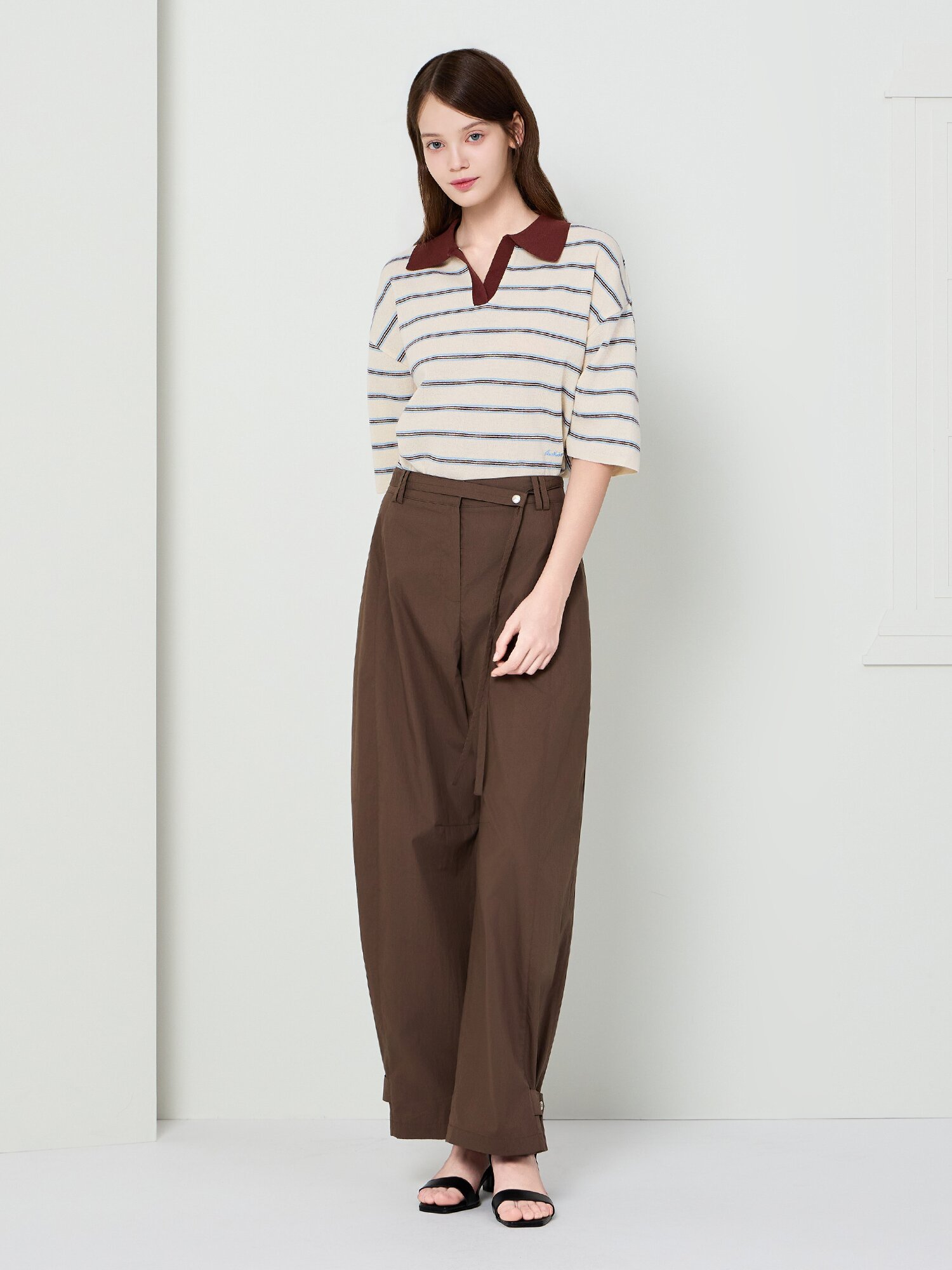 코튼 탭 장식 일자핏 팬츠 (BROWN)
