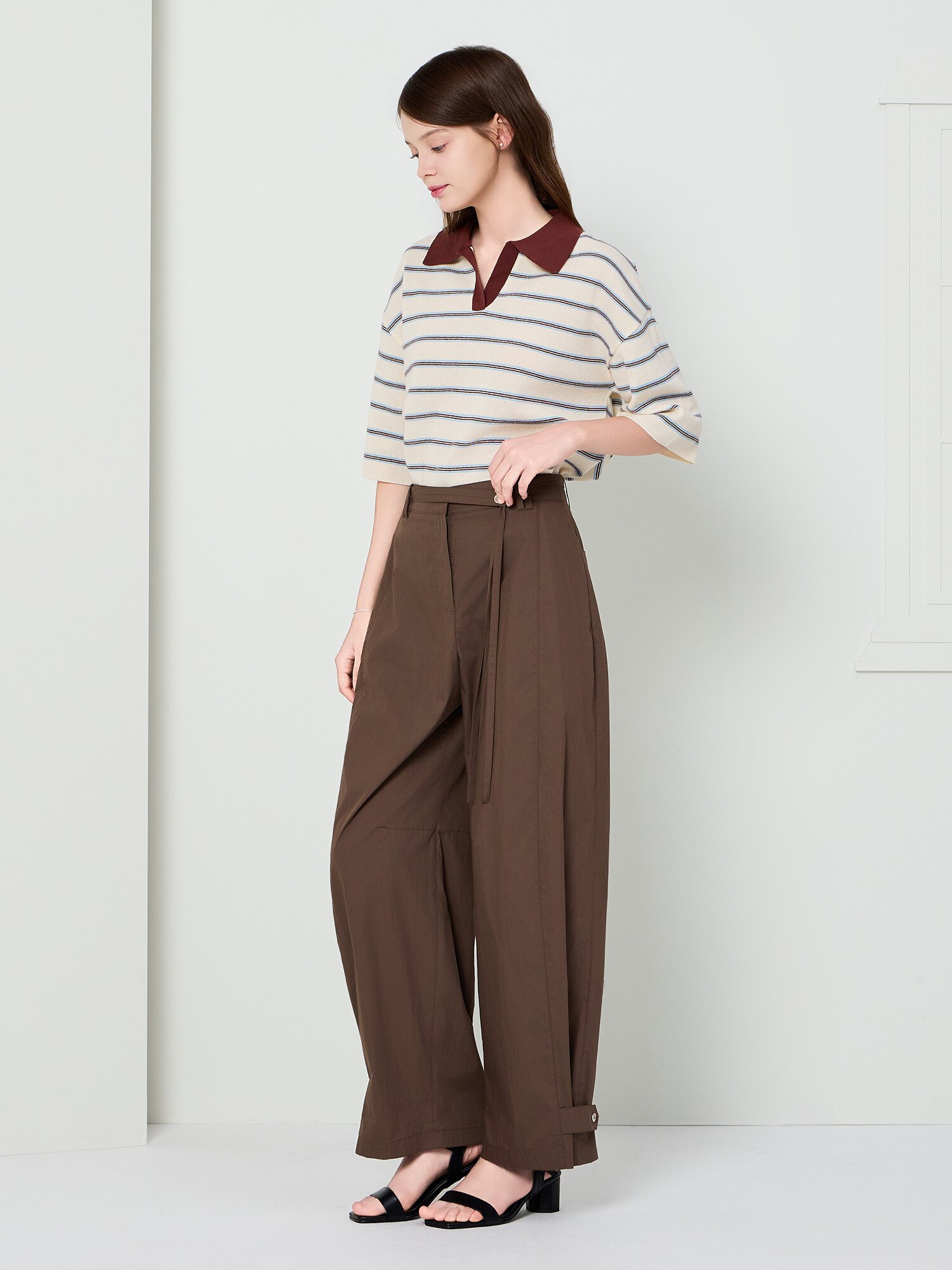 코튼 탭 장식 일자핏 팬츠 (BROWN)