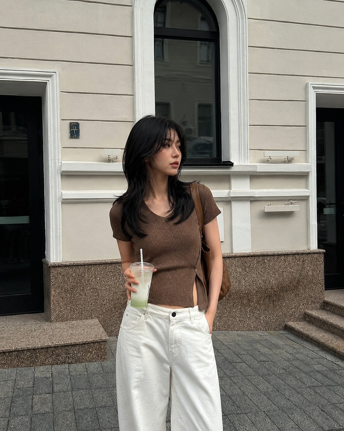 사이드 버튼 브이넥 니트 (BROWN)