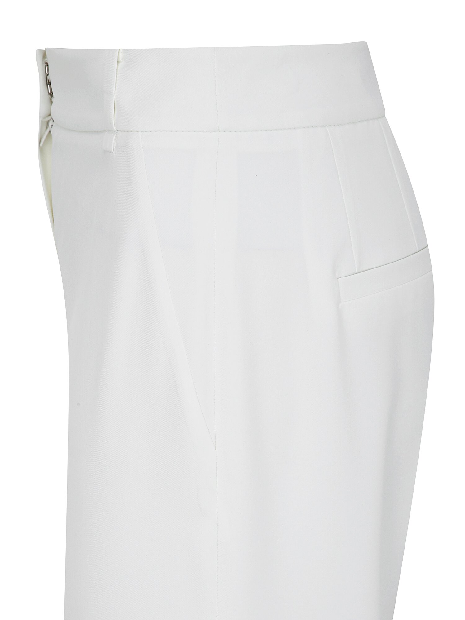 로고 장식 슬릿 슬림핏 7부 팬츠 (WHITE)