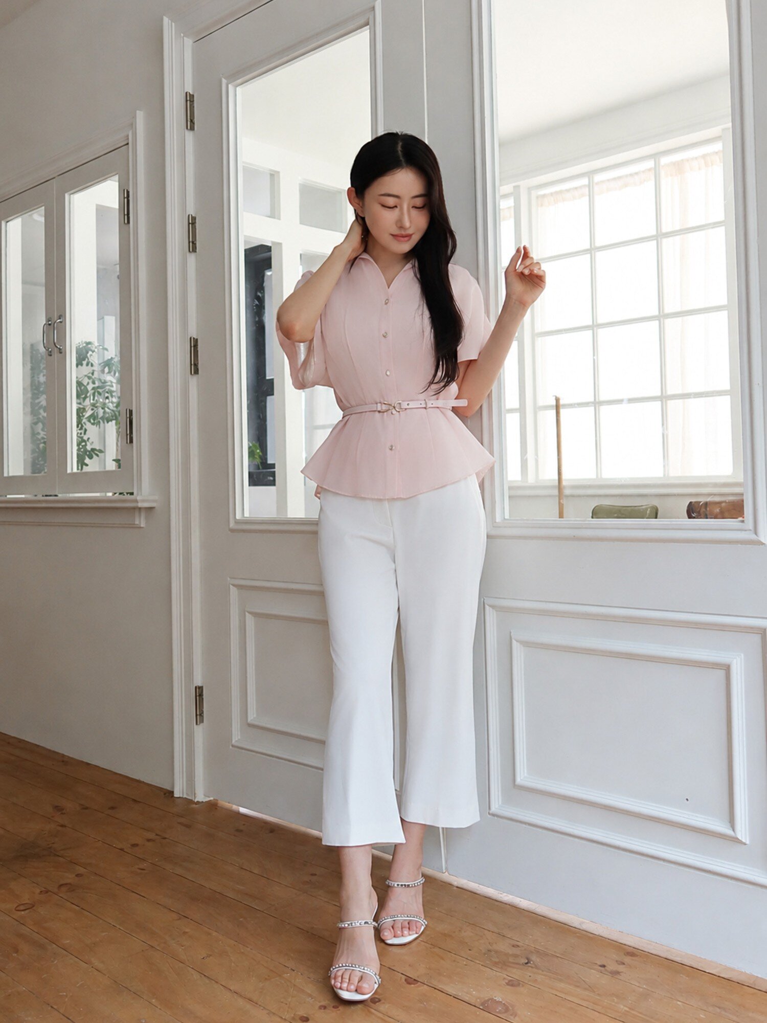 로고 장식 슬릿 슬림핏 7부 팬츠 (WHITE)