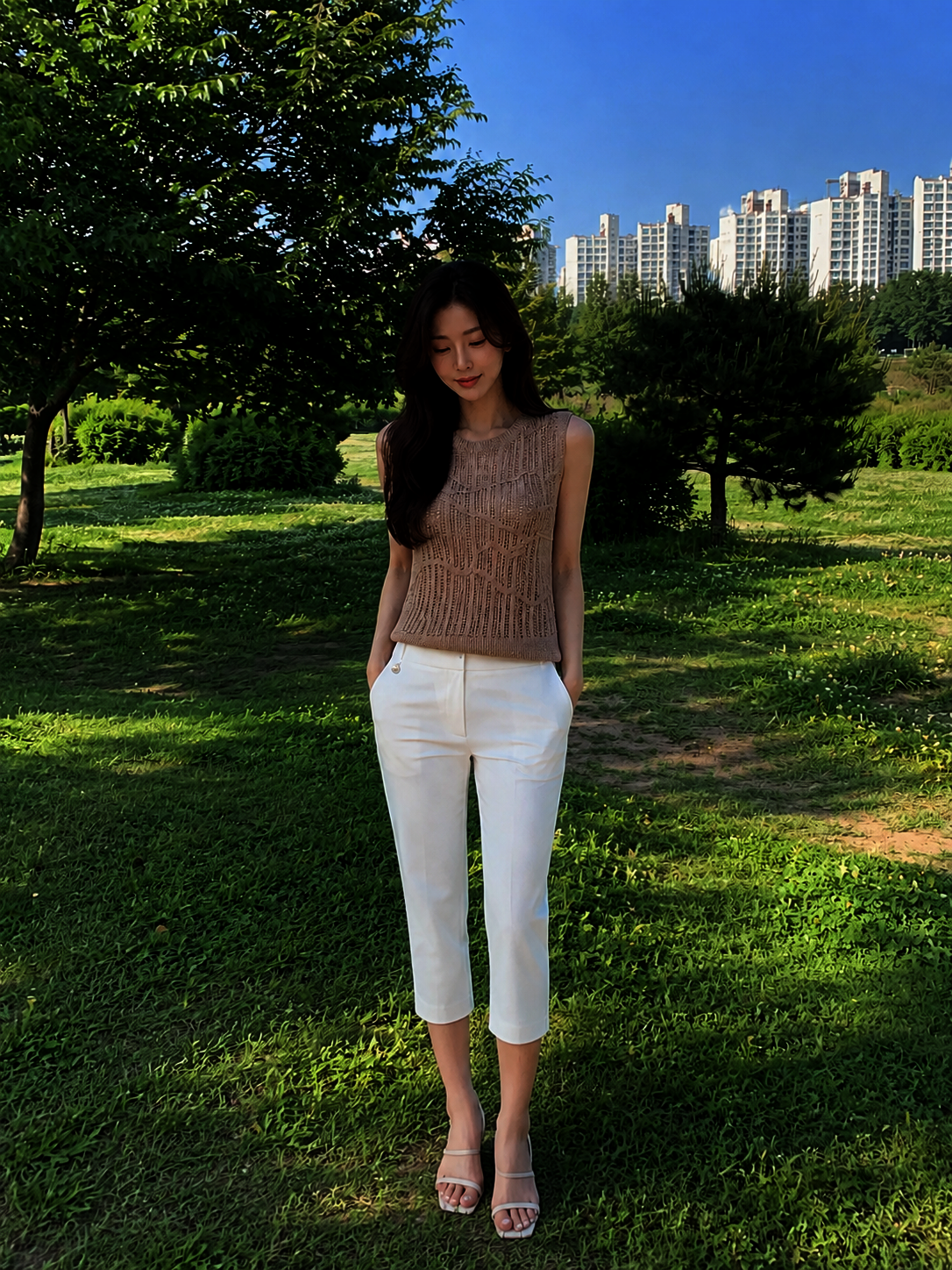 로고 장식 슬릿 슬림핏 7부 팬츠 (WHITE)