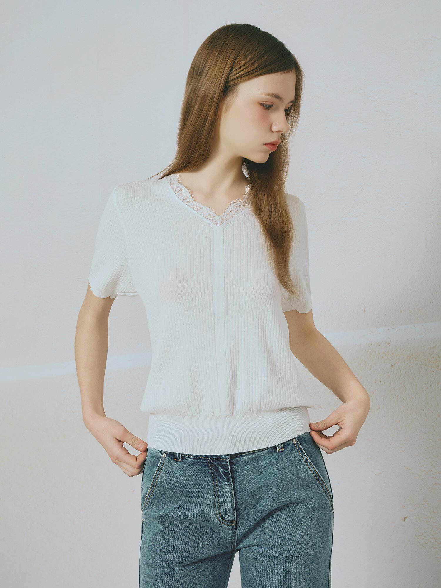 레이스 브이넥 풀오버 니트 (WHITE)