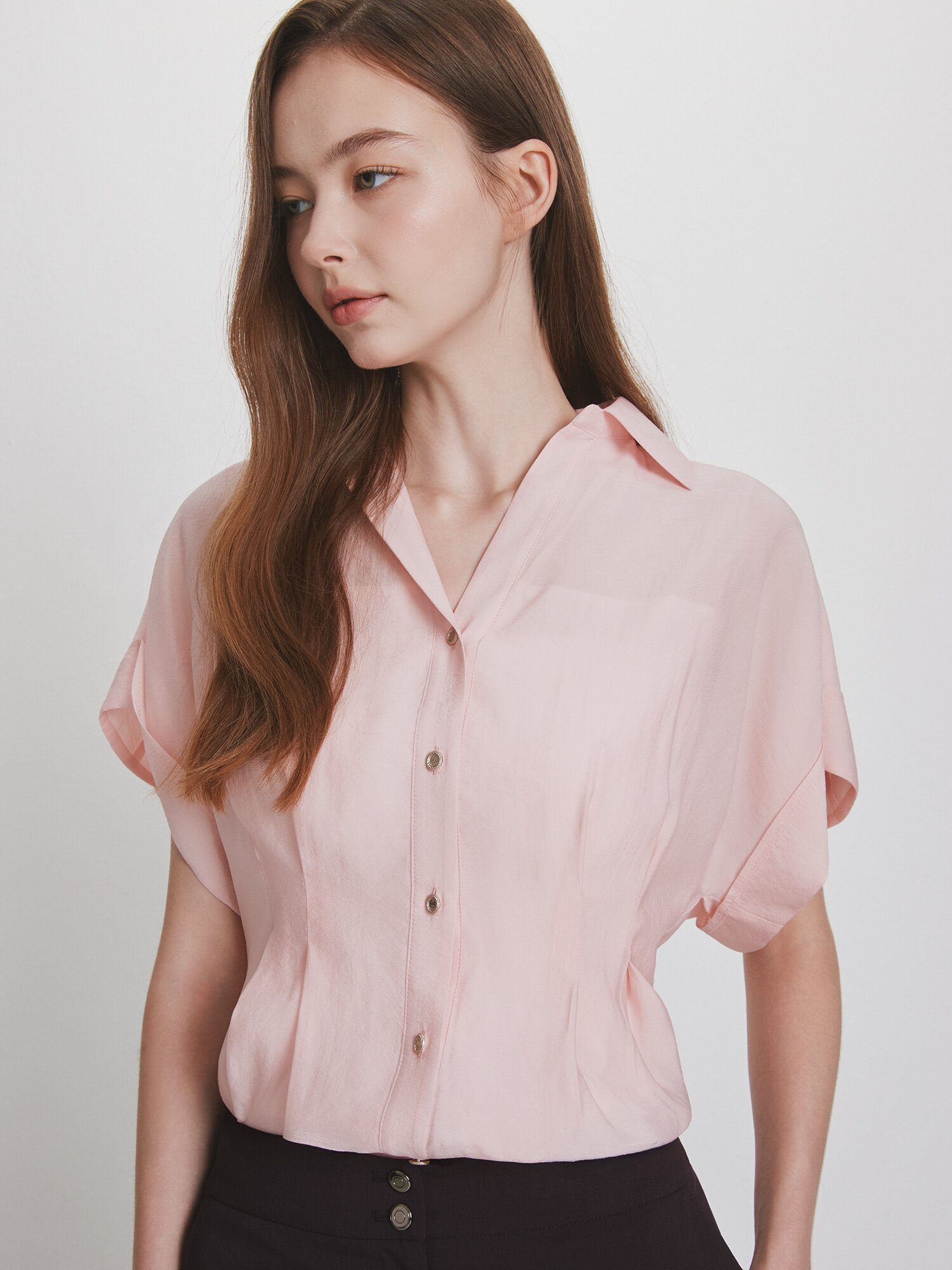 턴업 오픈 칼라 페플럼 블라우스 (PINK)