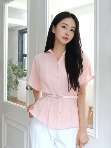 턴업 오픈 칼라 페플럼 블라우스 (PINK)