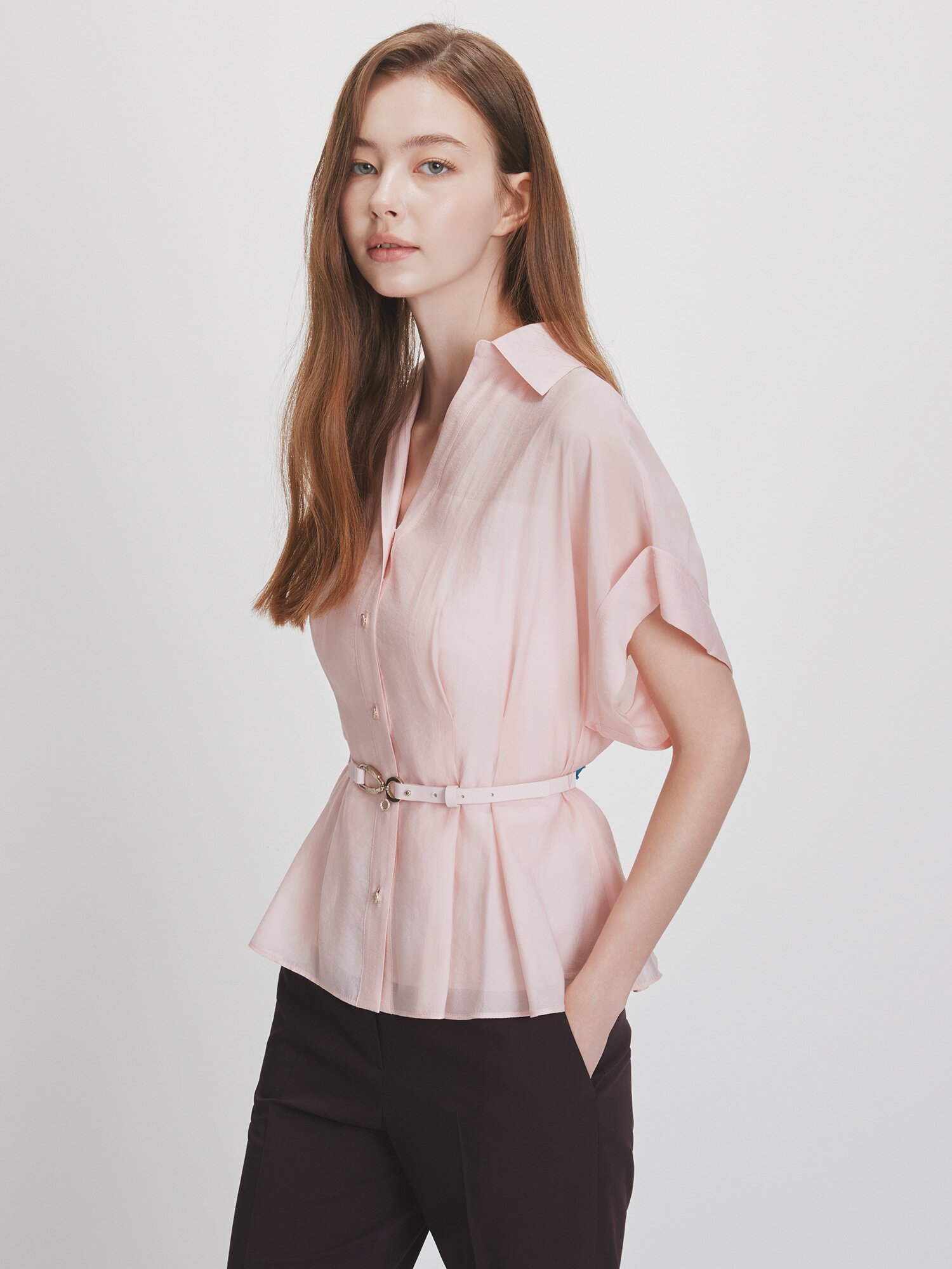 턴업 오픈 칼라 페플럼 블라우스 (PINK)
