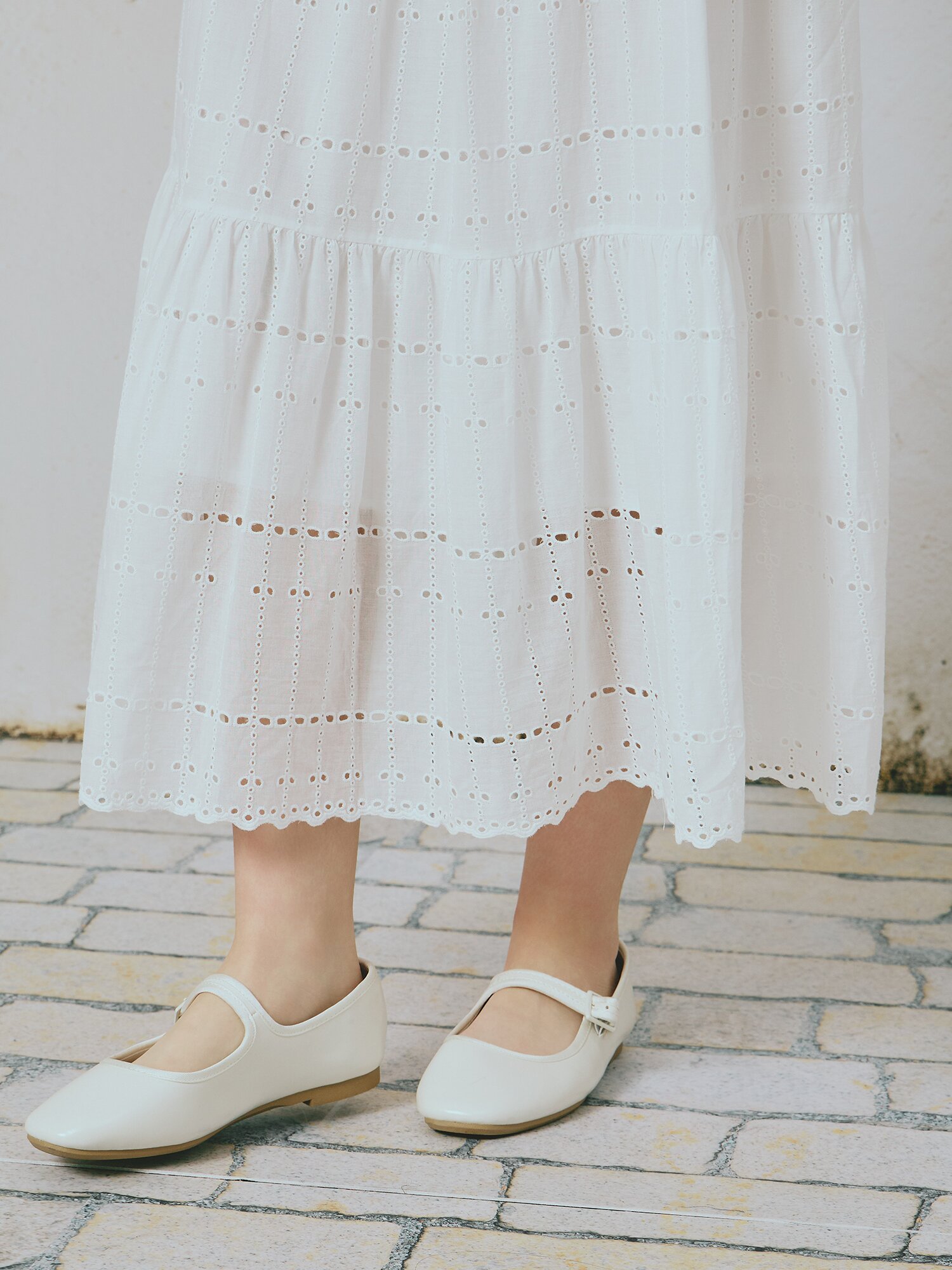 펀칭 레이스 플레어 스커트 (WHITE)