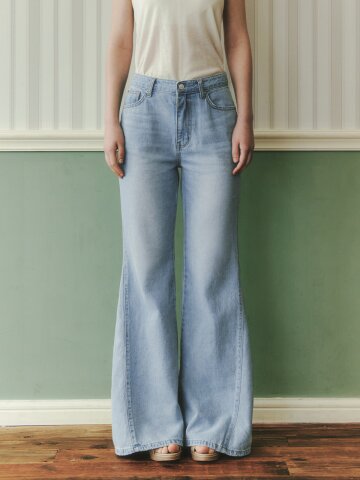 [4/24 예약배송] 절개 부츠컷 데님 팬츠 / 라이트인디고
