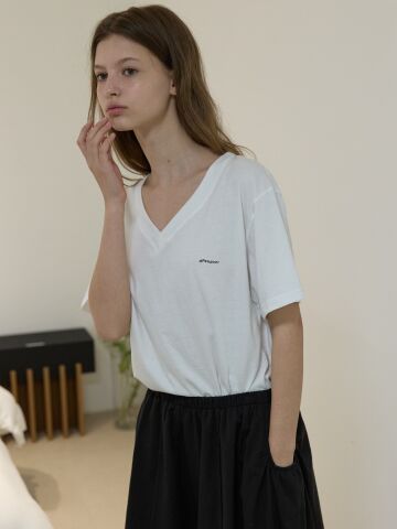 V-neck basic tee Ivory


