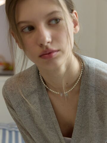Pearl gemstone necklace Silver
