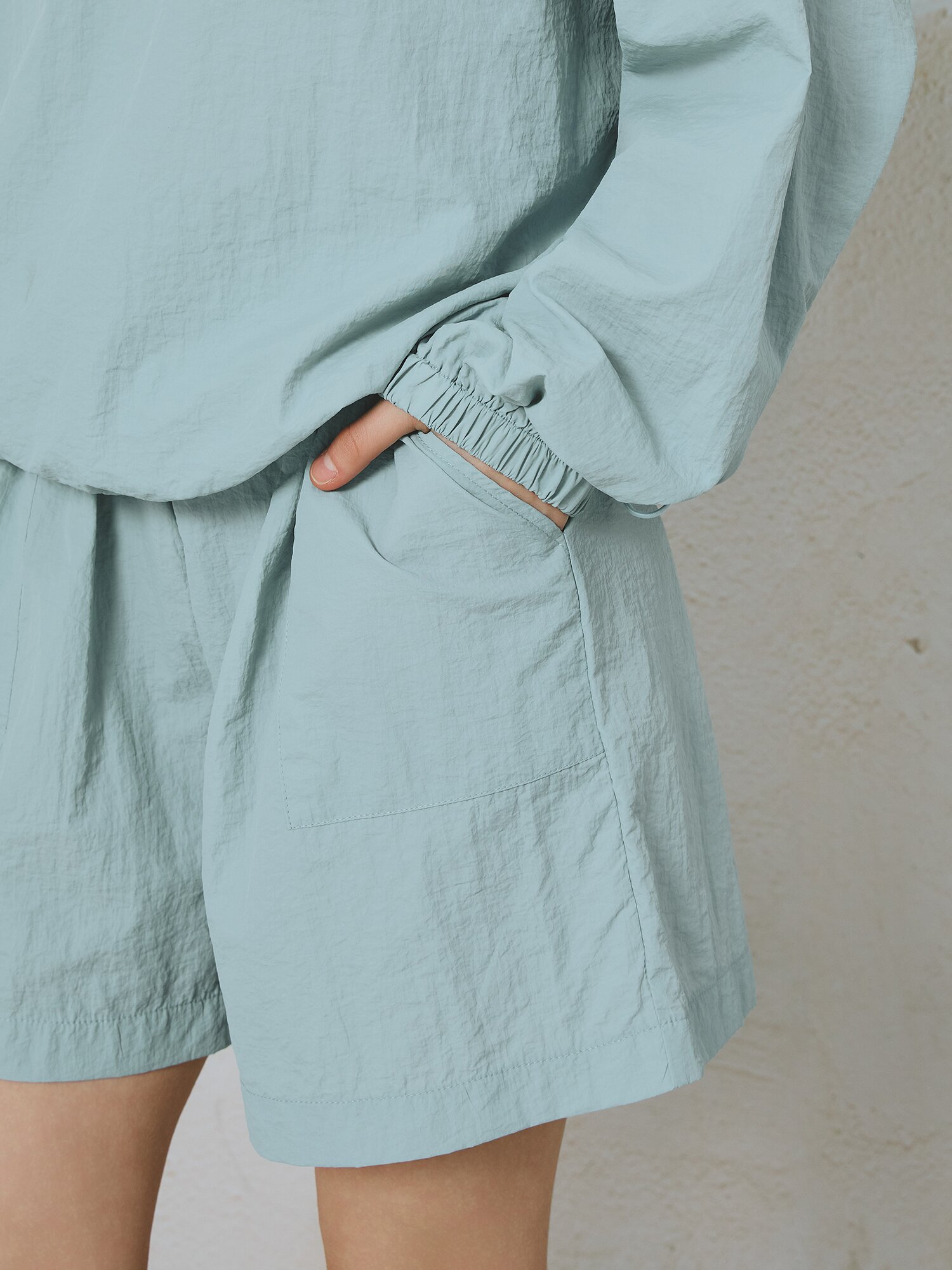 프린팅 후드넥 나일론 투피스 (LIGHT BLUE)