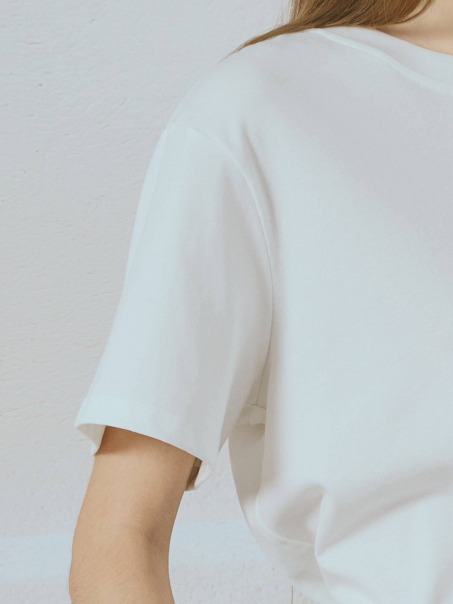 벨벳 텍스처 레터링 티셔츠 (WHITE)