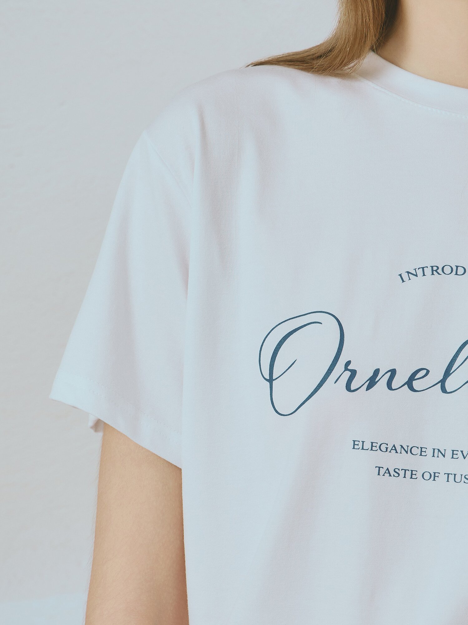 스판 레터링 라운드넥 티셔츠 (BLUE)