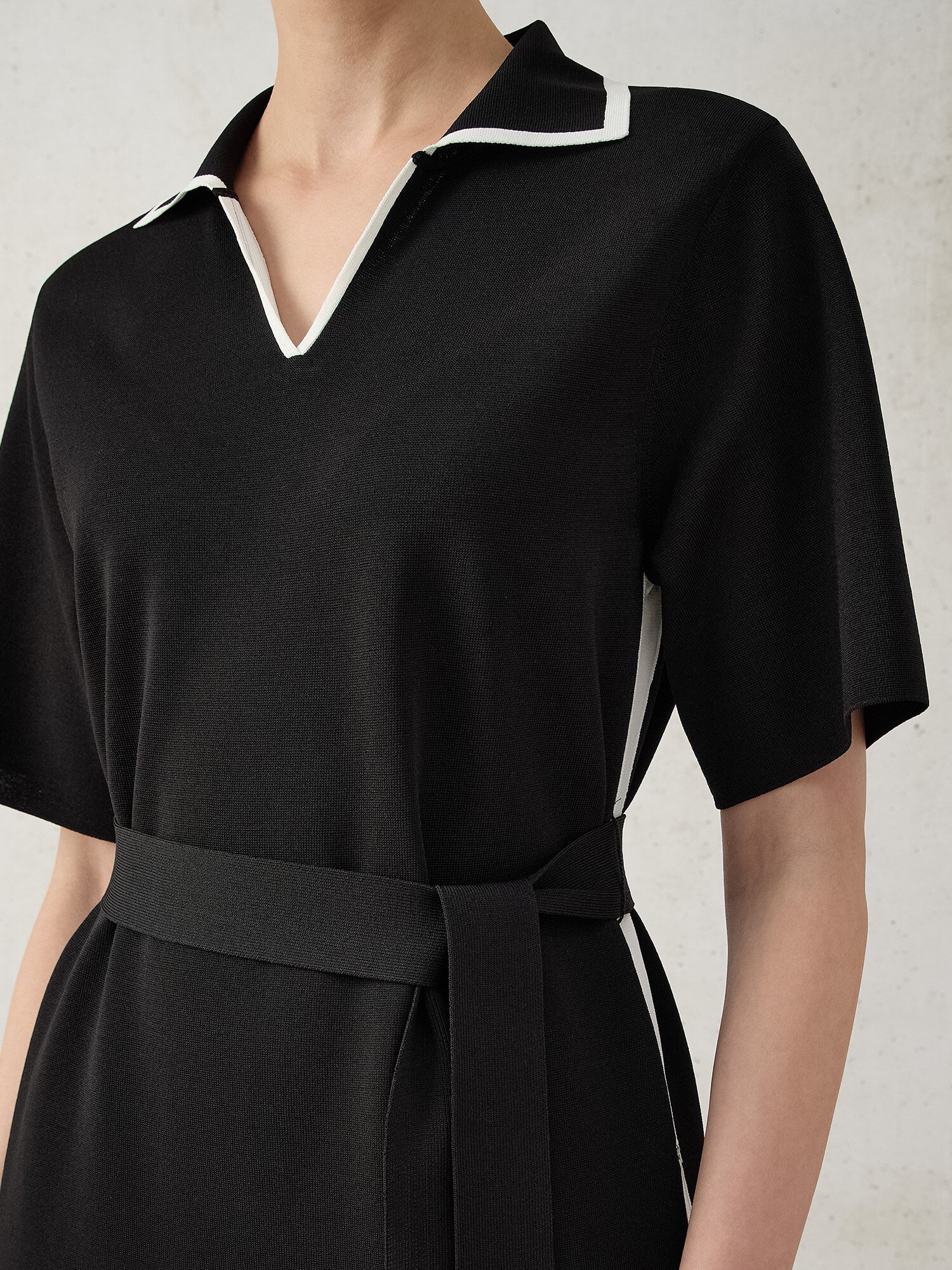 배색 오픈 카라 스트랩 롱 원피스 (BLACK)