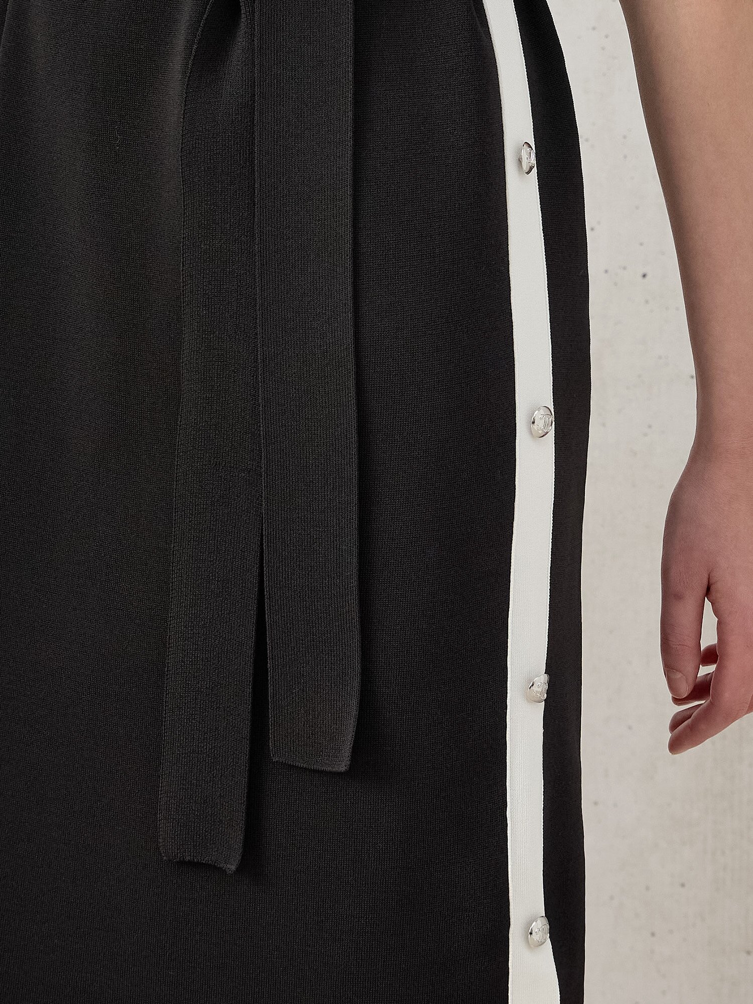 배색 오픈 카라 스트랩 롱 원피스 (BLACK)