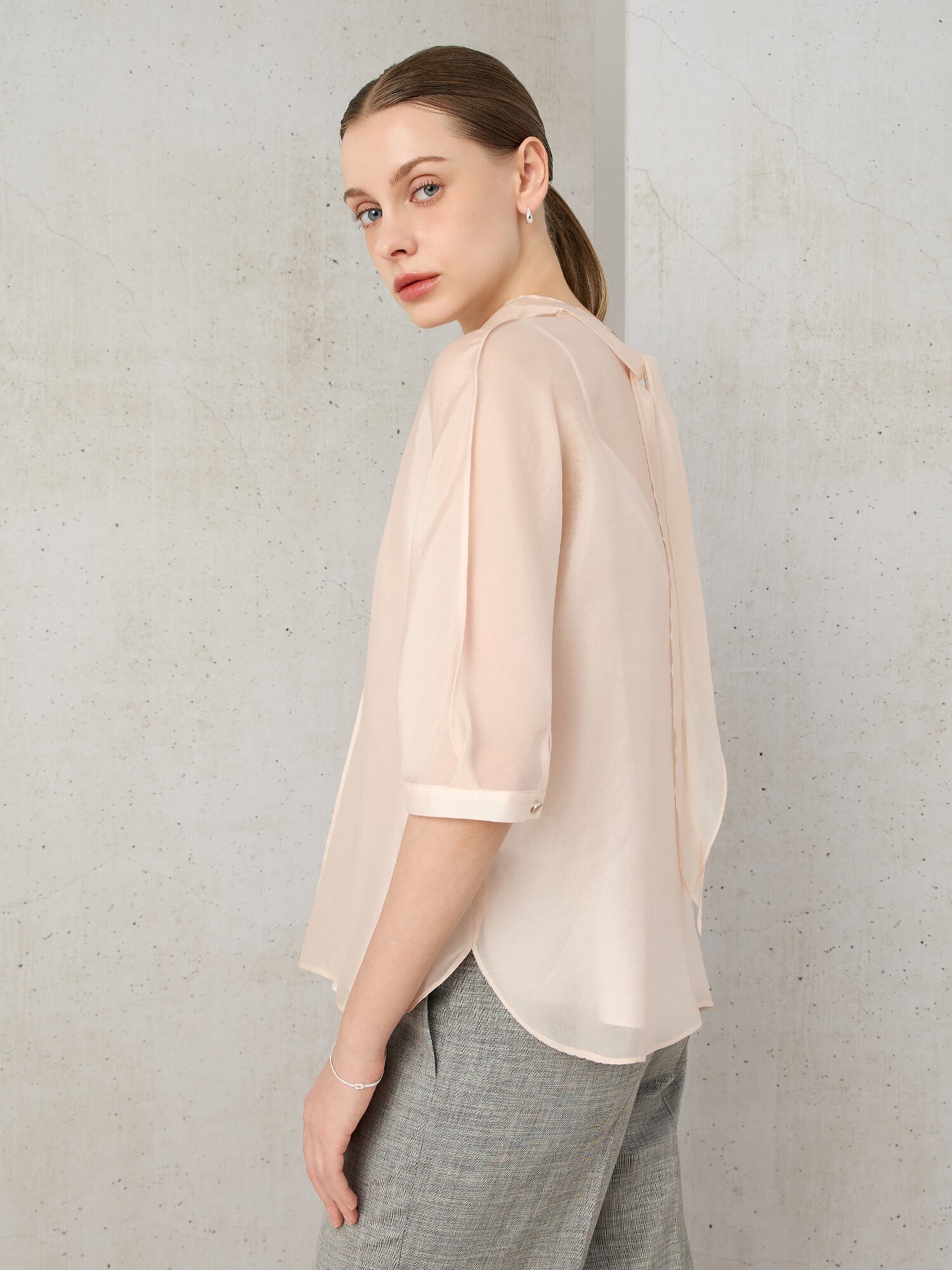 시폰 백 타이 미드 슬리브 블라우스 (LIGHT PINK)