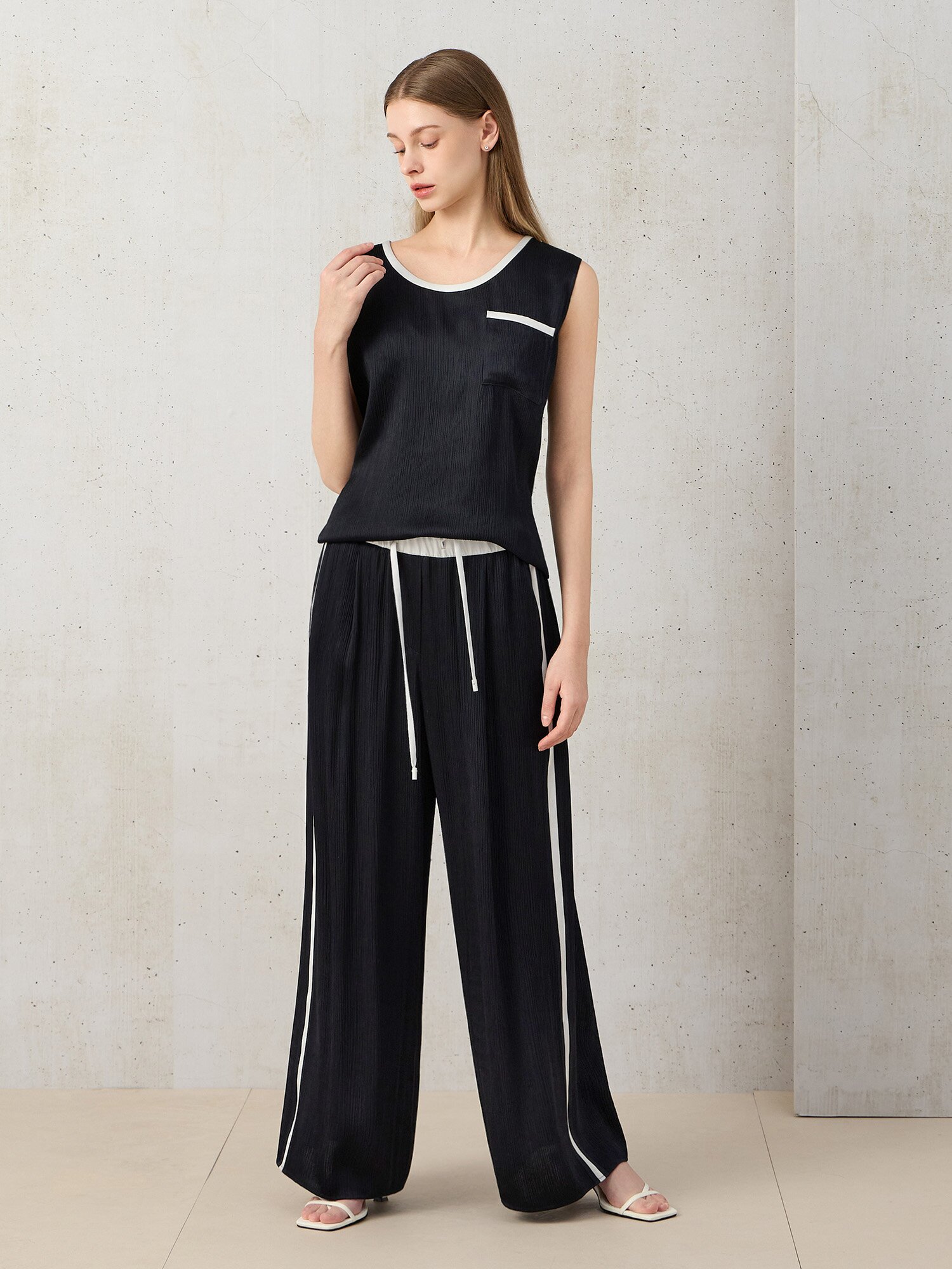 플리츠 배색 라인 와이드 밴딩 팬츠 (DARK NAVY)