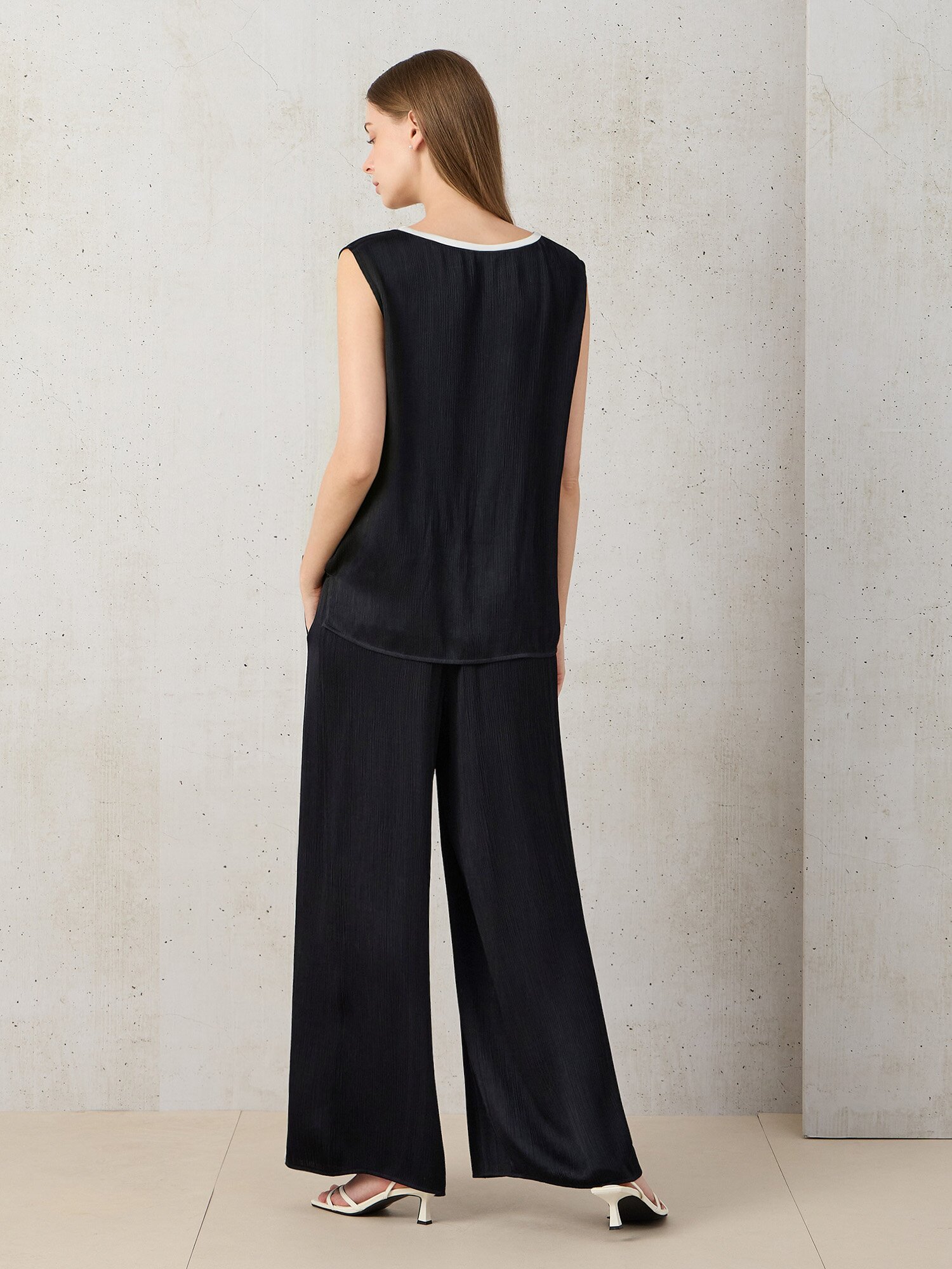 플리츠 배색 라인 와이드 밴딩 팬츠 (DARK NAVY)