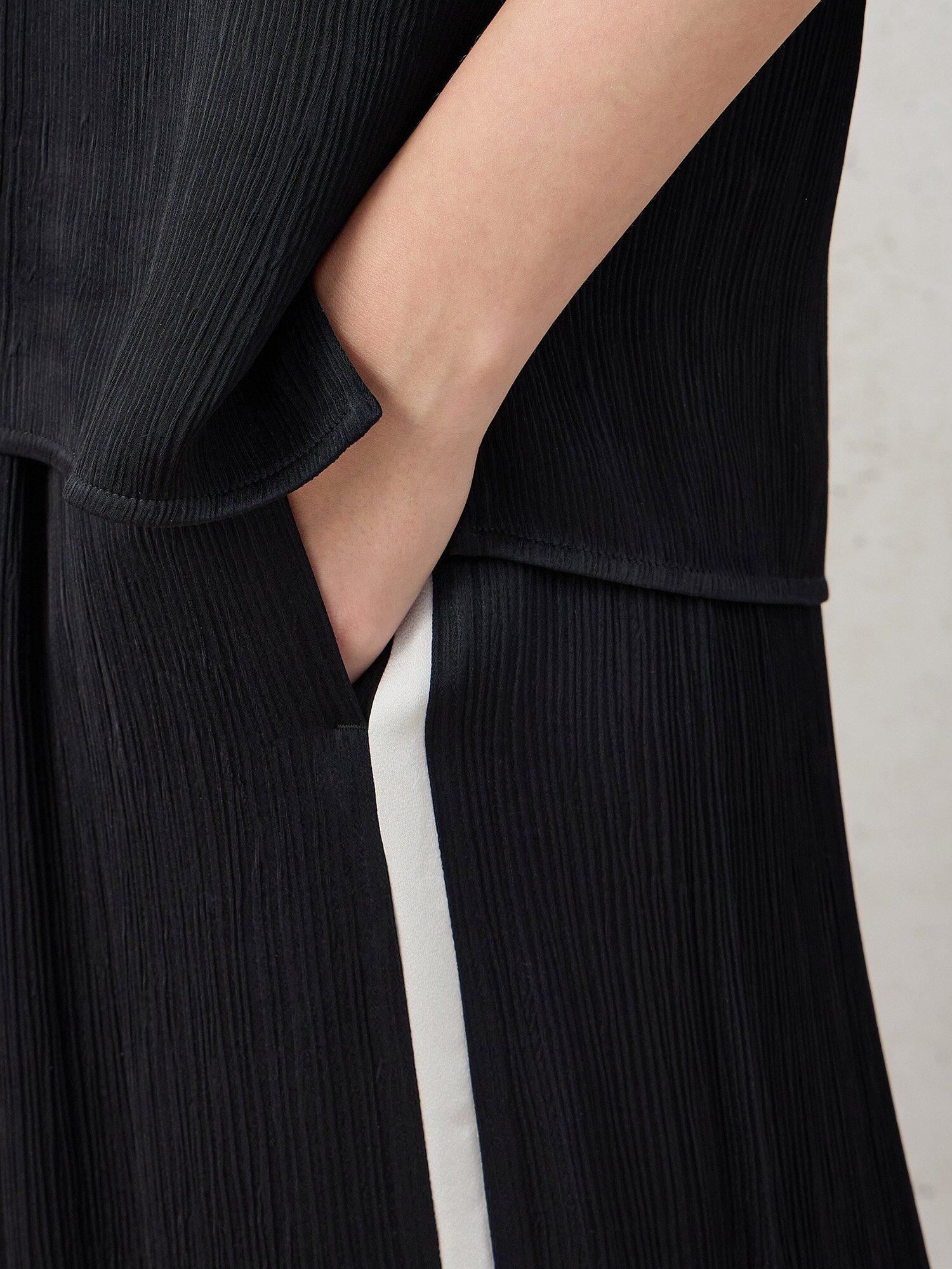 플리츠 배색 라인 와이드 밴딩 팬츠 (DARK NAVY)