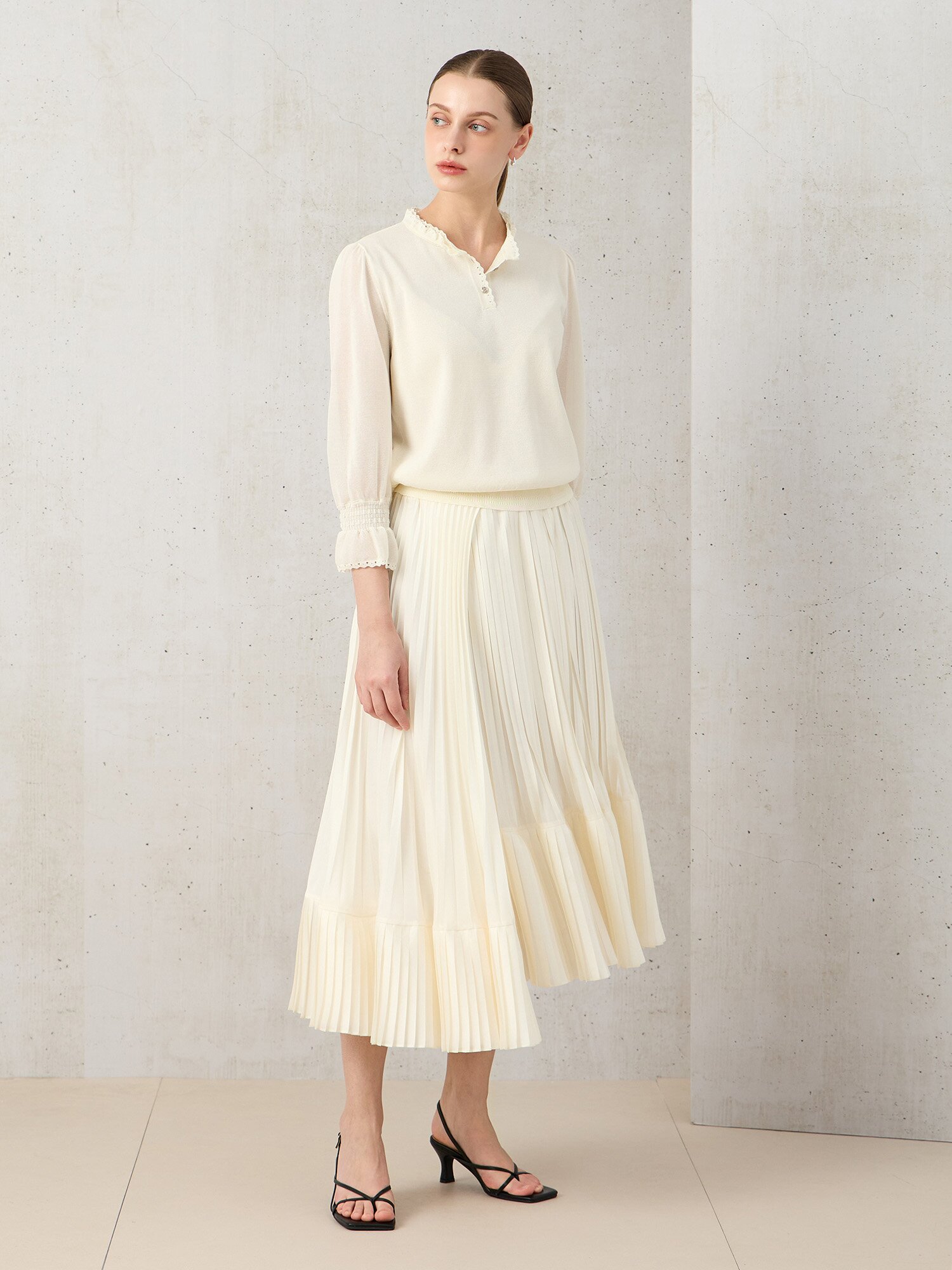 메시 프릴넥 벨 커프스 풀오버 (CREAM)