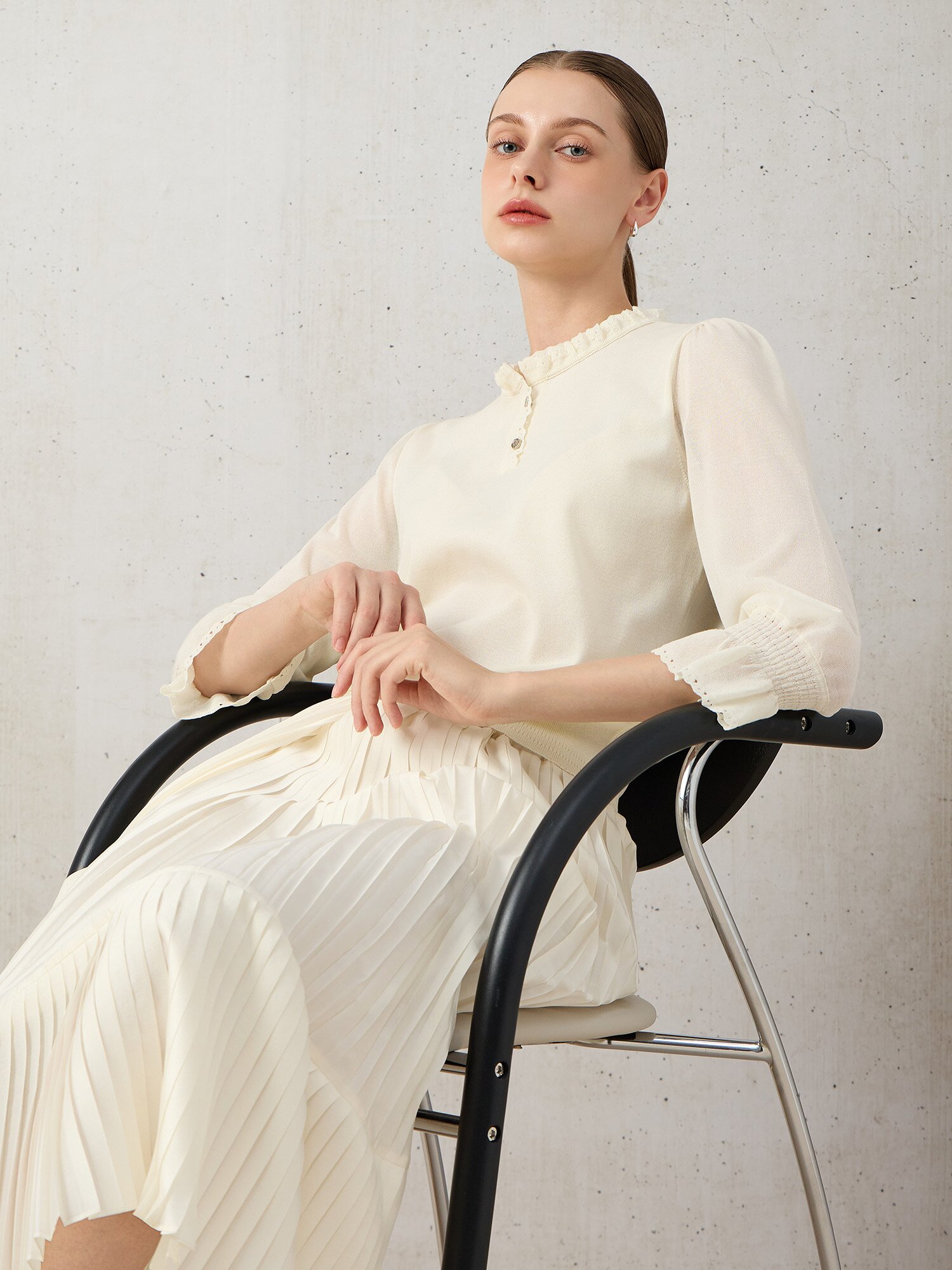 메시 프릴넥 벨 커프스 풀오버 (CREAM)