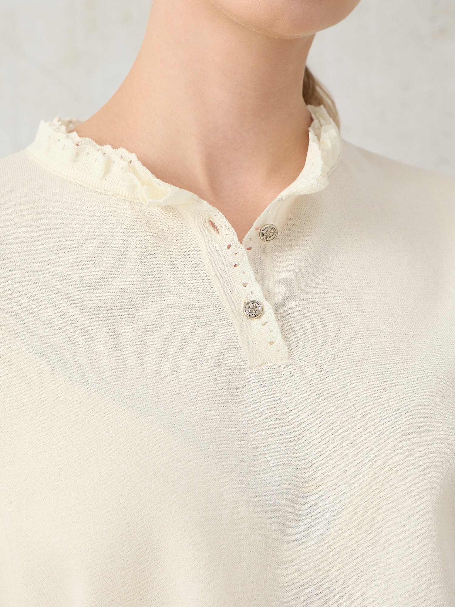 메시 프릴넥 벨 커프스 풀오버 (CREAM)