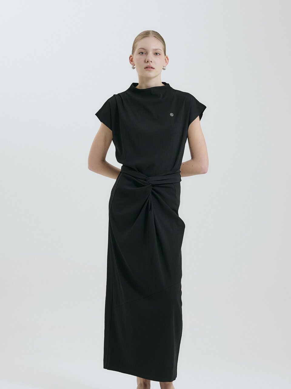 LU TEXTURED TUCK BLOUSE - BLACK