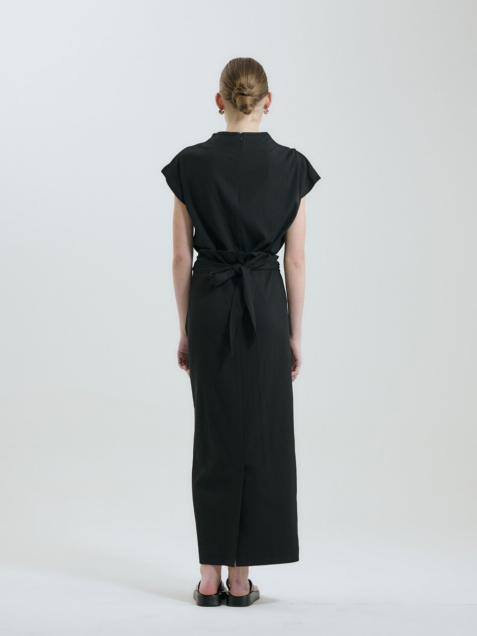 LU TEXTURED TUCK BLOUSE - BLACK