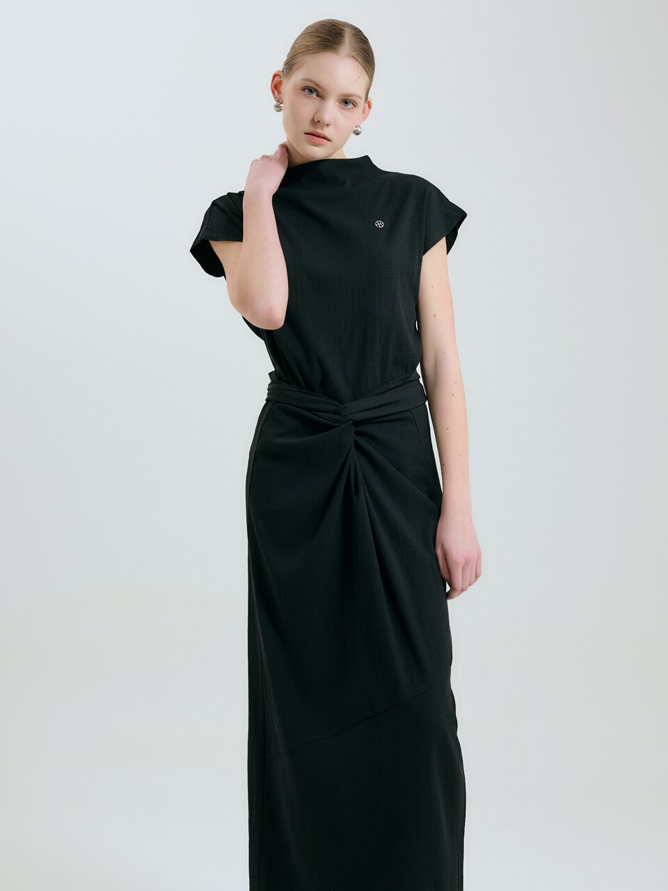 LU TEXTURED TUCK BLOUSE - BLACK