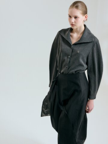 WIDE COLLAR TEXTURED BLOUSE - CHARCOAL GRAY