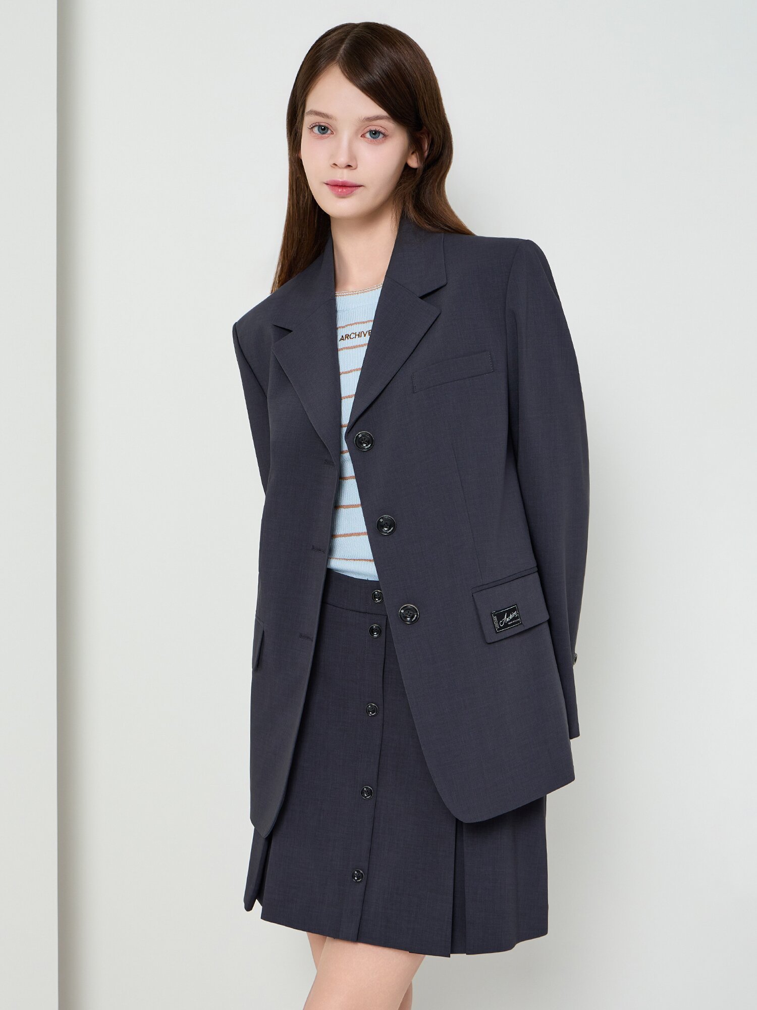 루즈핏 라벨 장식 싱글 재킷 (DARK GREY)