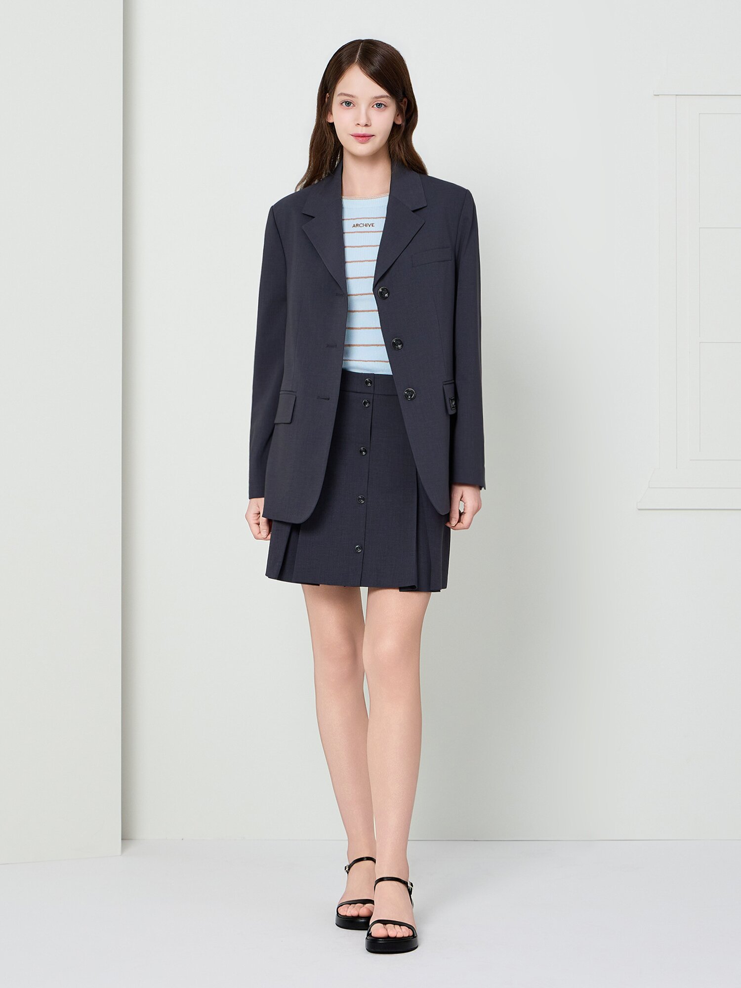 루즈핏 라벨 장식 싱글 재킷 (DARK GREY)