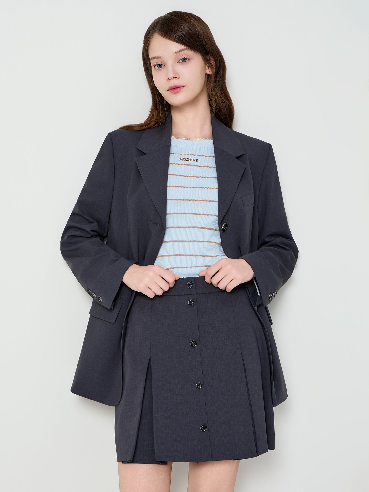 루즈핏 라벨 장식 싱글 재킷 (DARK GREY)