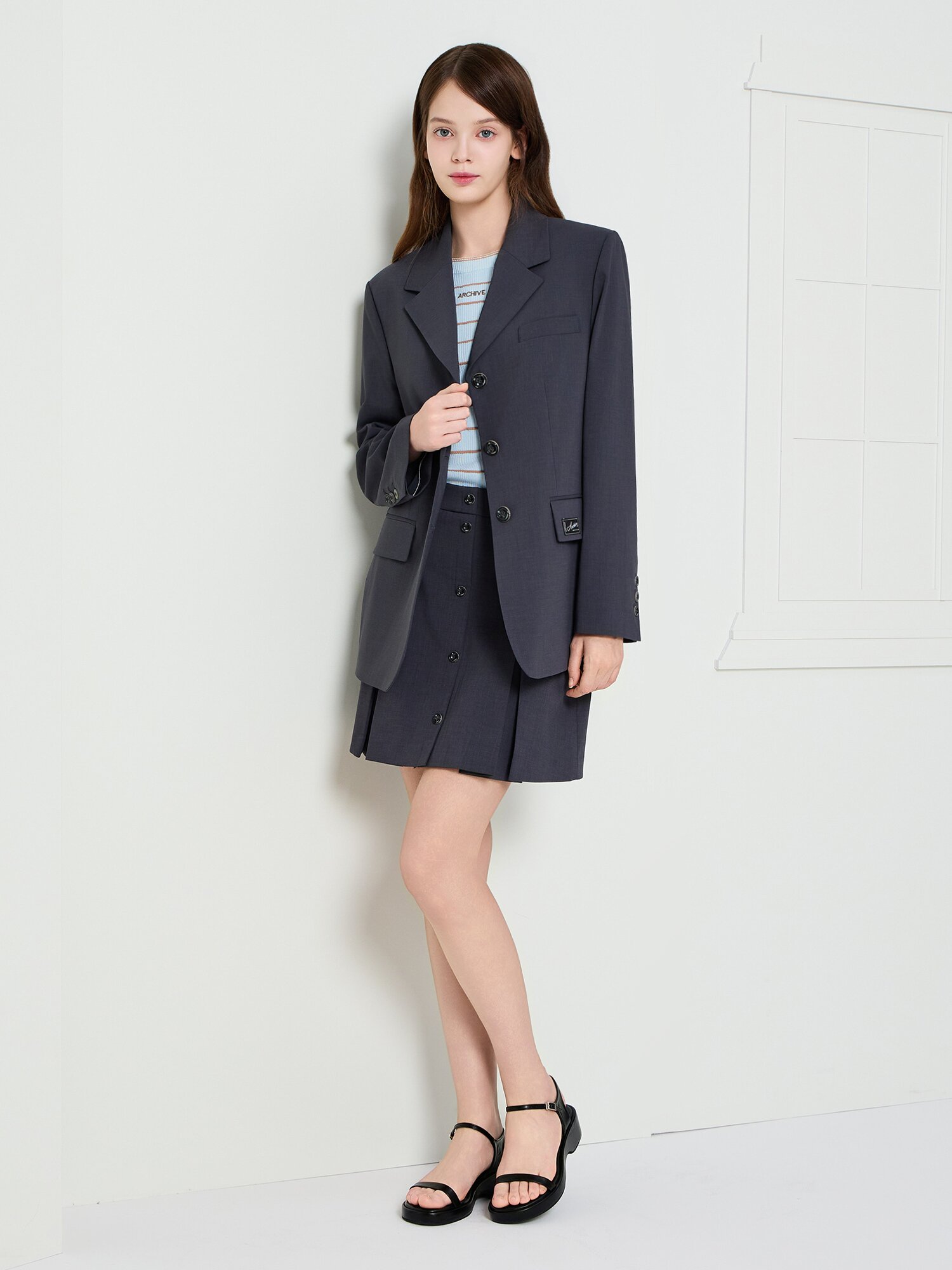 루즈핏 라벨 장식 싱글 재킷 (DARK GREY)