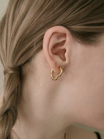 (18K Gold Plated) Soft Heart Hoop Earring