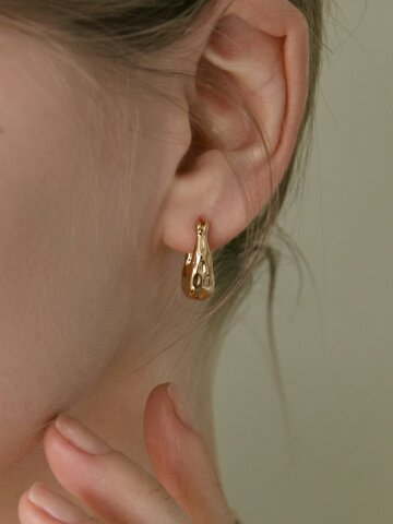 (18K Gold Plated) Melt Curve Hoop Earring