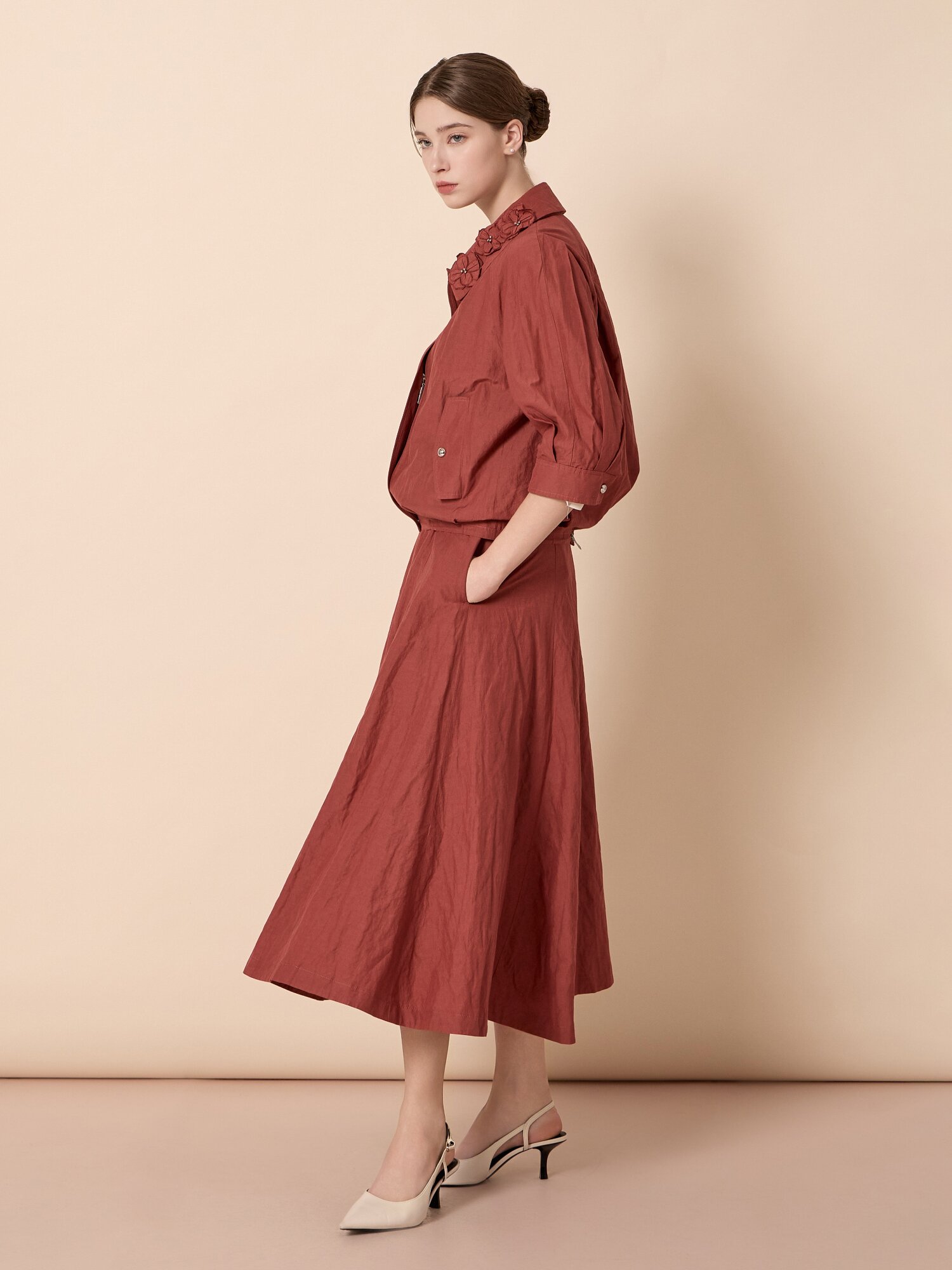 플라워 카라 미디 슬리브 집업 재킷 (BRICK)